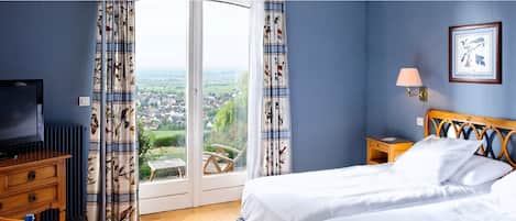 Habitación doble superior | Ropa de cama de alta calidad, camas Tempur-Pedic y minibar