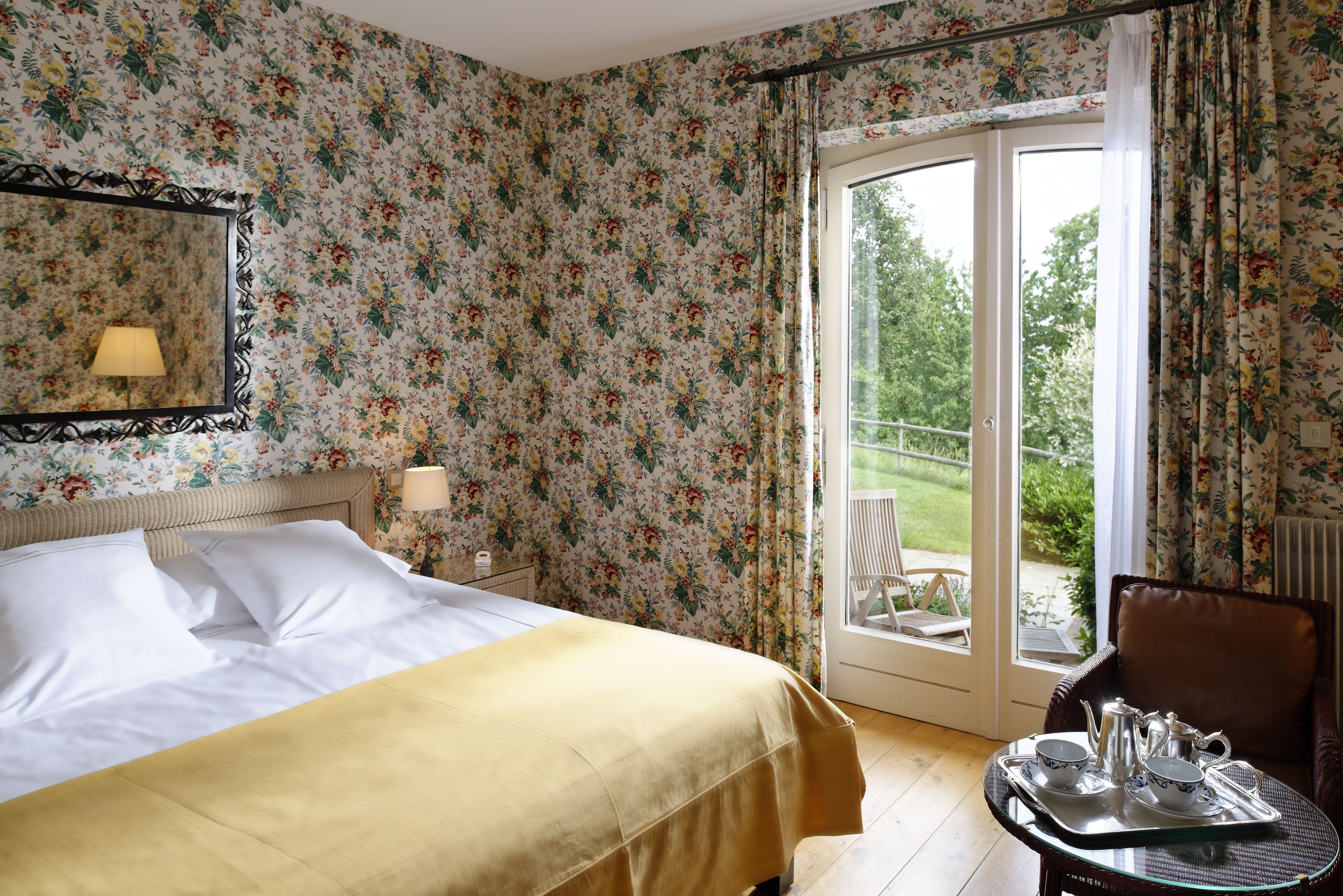 premium bedding, tempur-pedic beds, minibar, in-room safe