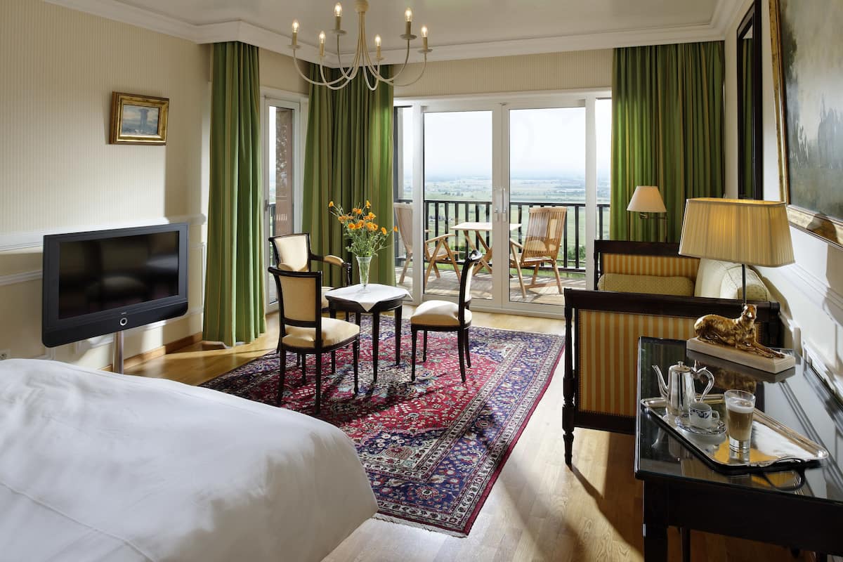 suite | premium bedding, tempur-pedic beds, minibar, in-room safe