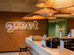 Breakfast and dinner served, local cuisine - greet Hôtel Colmar (Colmar)