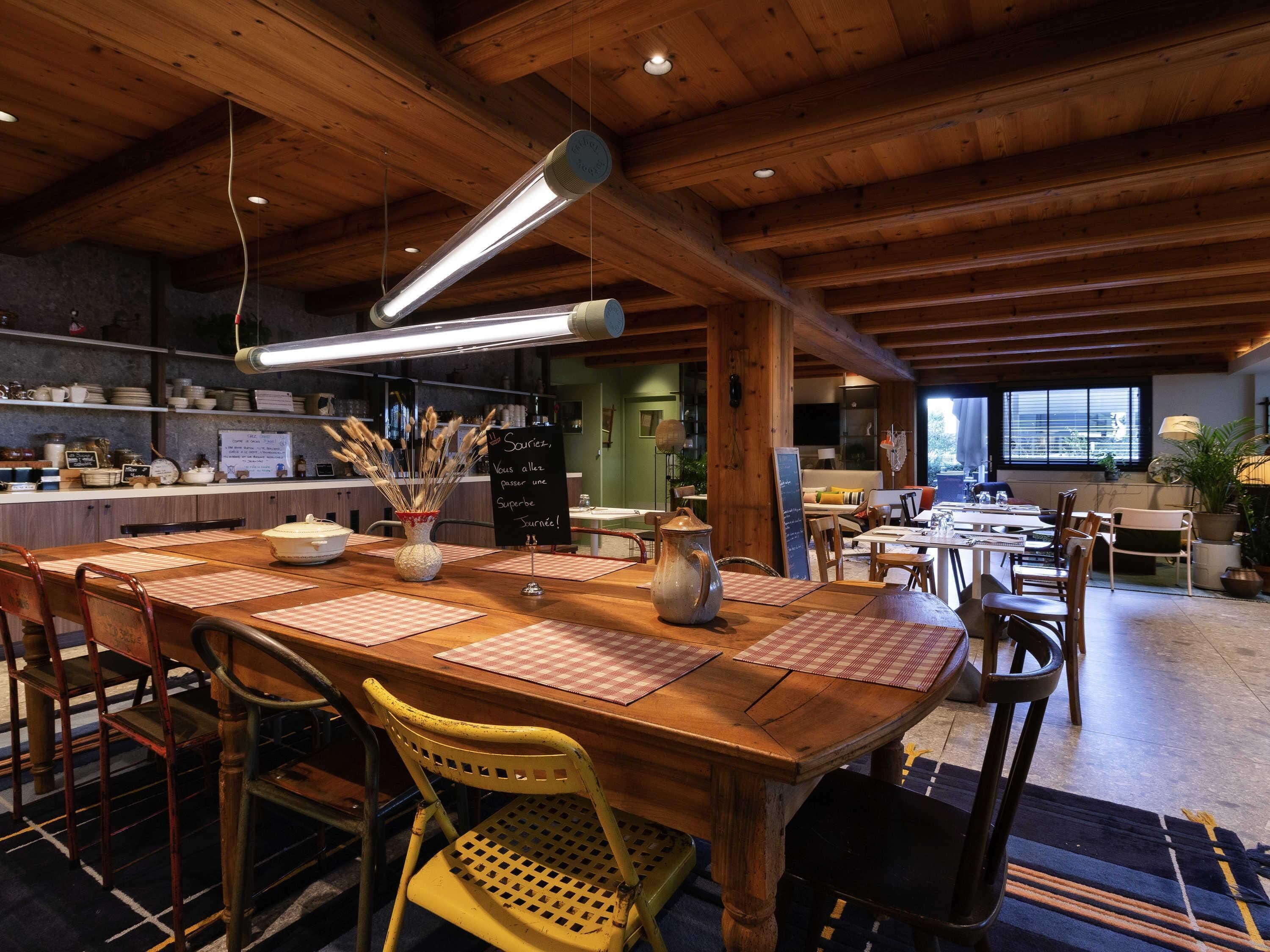 아침 식사 및 저녁 식사 제공, 현지 요리