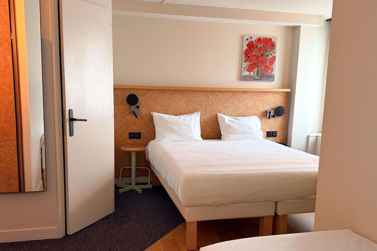 Habitación familiar (Pop. 4 people) | Ropa de cama de alta calidad, escritorio y cortinas blackout