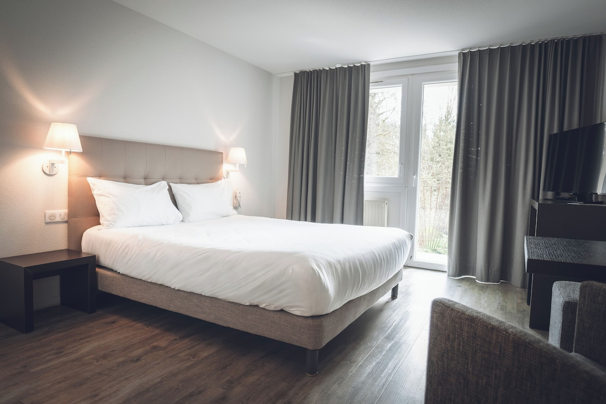 Standard Room | Premium bedding, minibar, in-room safe, desk