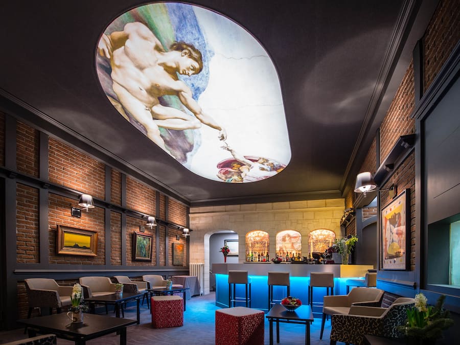 Cocktail bar