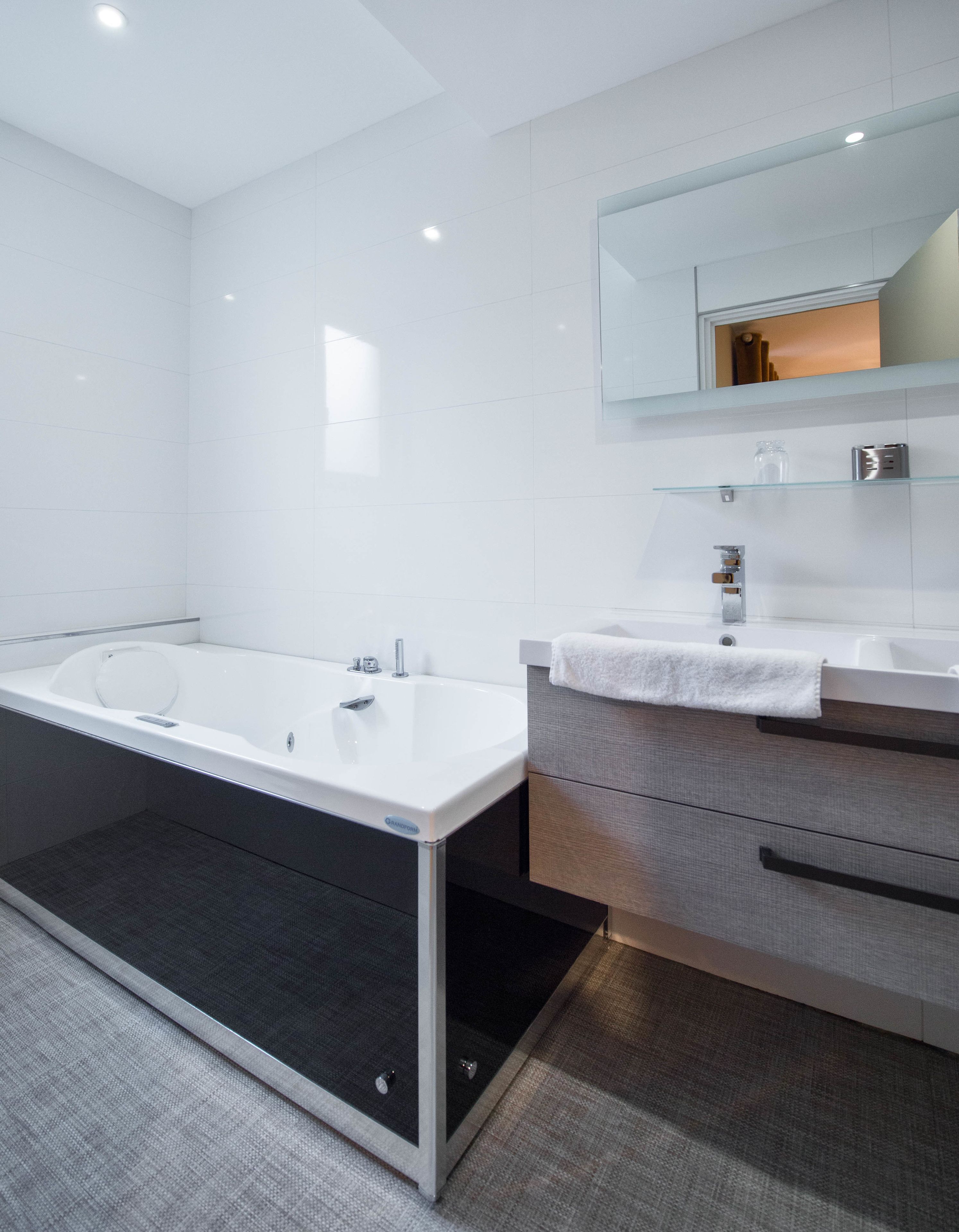 suite, sauna | bathroom | rainfall showerhead, free toiletries, hair dryer, bathrobes