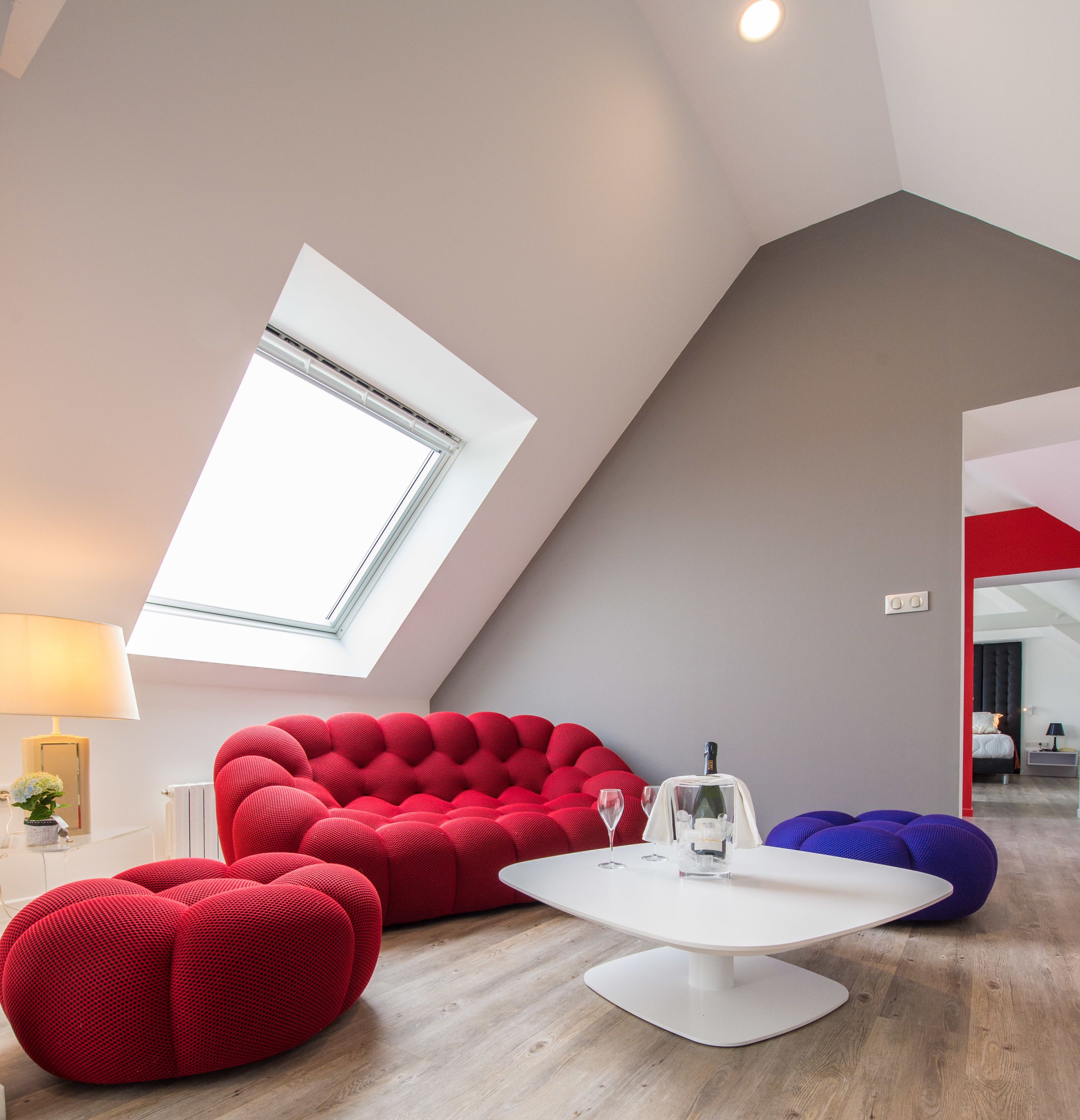 suite (marceline) | living area | 32-inch tv with digital channels