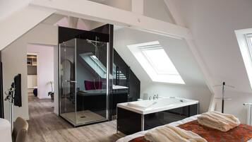 Suite (Marceline) | Bathroom