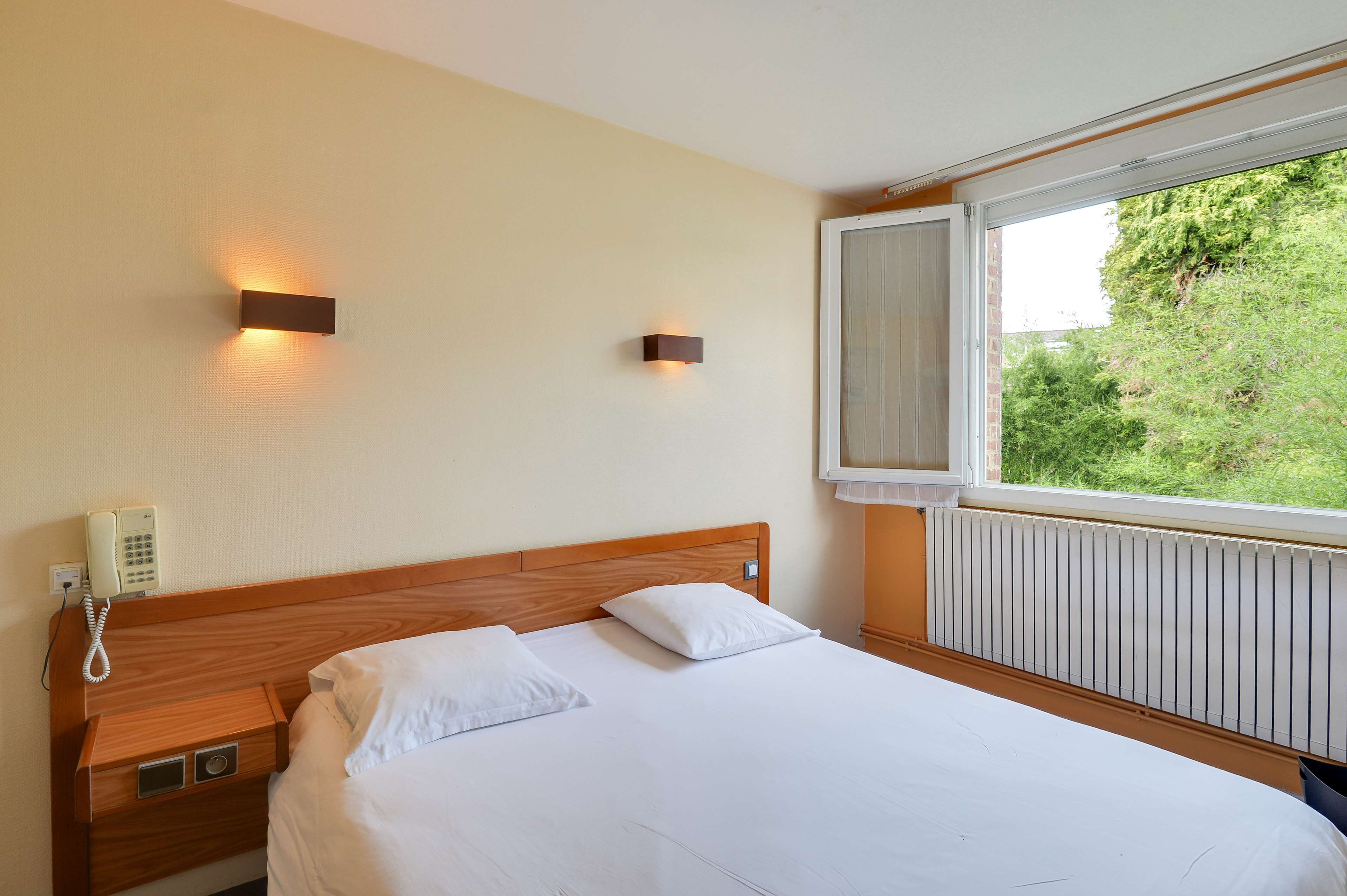 desk, iron/ironing board, free cots/infant beds, rollaway beds