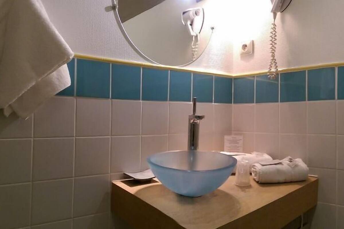 desk, iron/ironing board, free cots/infant beds, rollaway beds