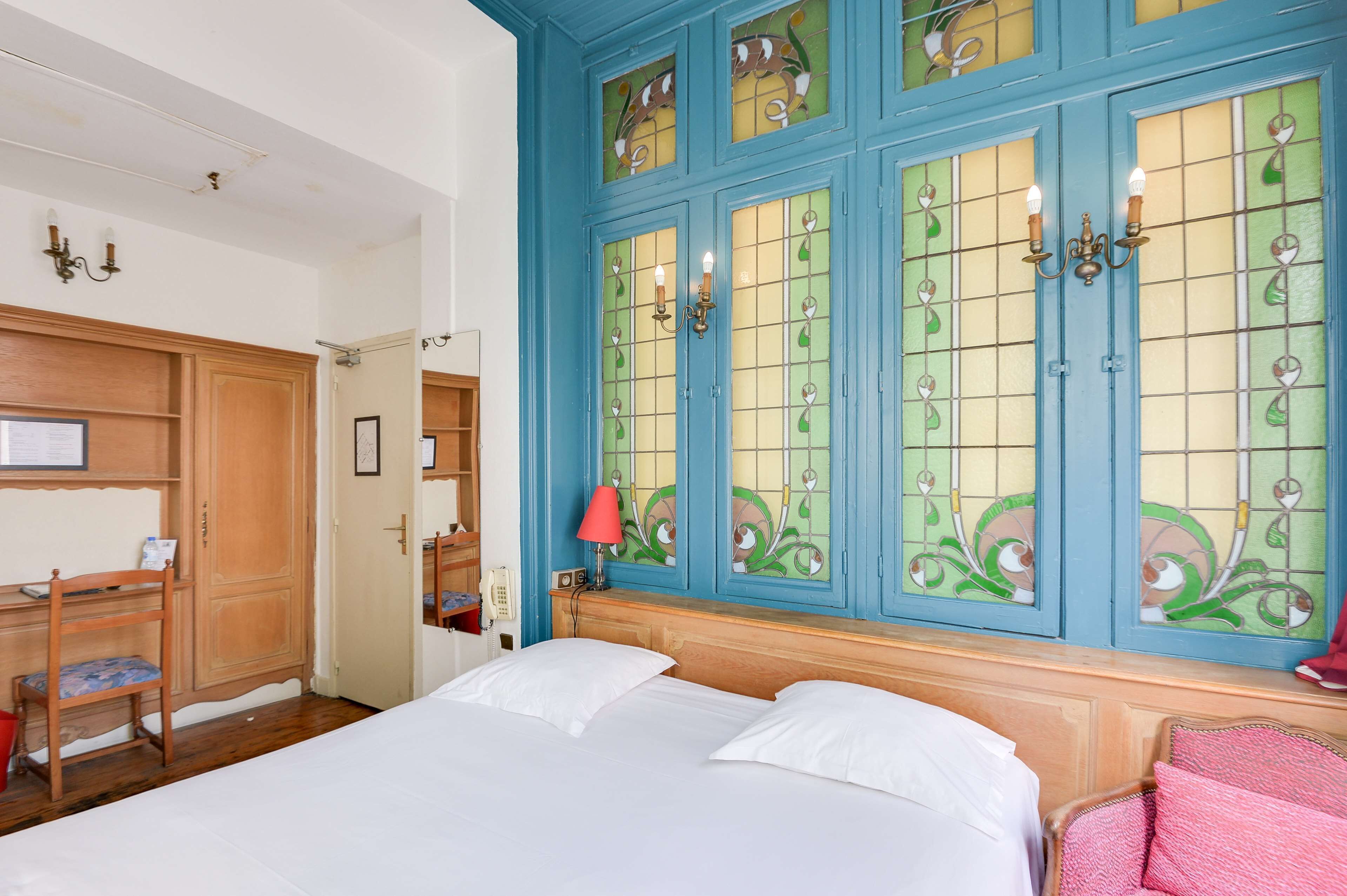 double room | desk, iron/ironing board, free cots/infant beds, rollaway beds