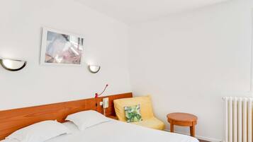 Escritorio, tabla de planchar con plancha y cunas gratuitas