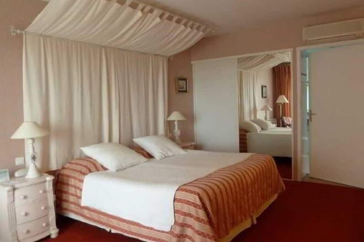 Premium bedding, Select Comfort beds, minibar, iron/ironing board