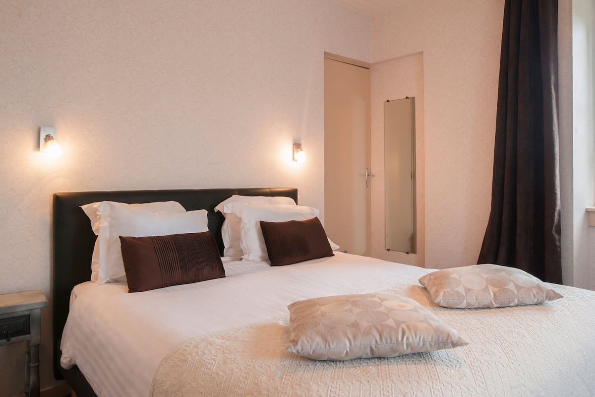 Junior suite | Luxe beddengoed, Select Comfort-bedden, een minibar