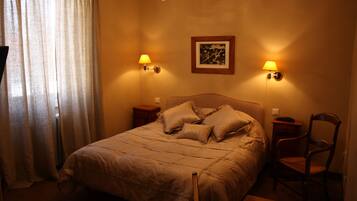 Chambre double avec bain | Coffres-forts dans les chambres, décoration personnalisée