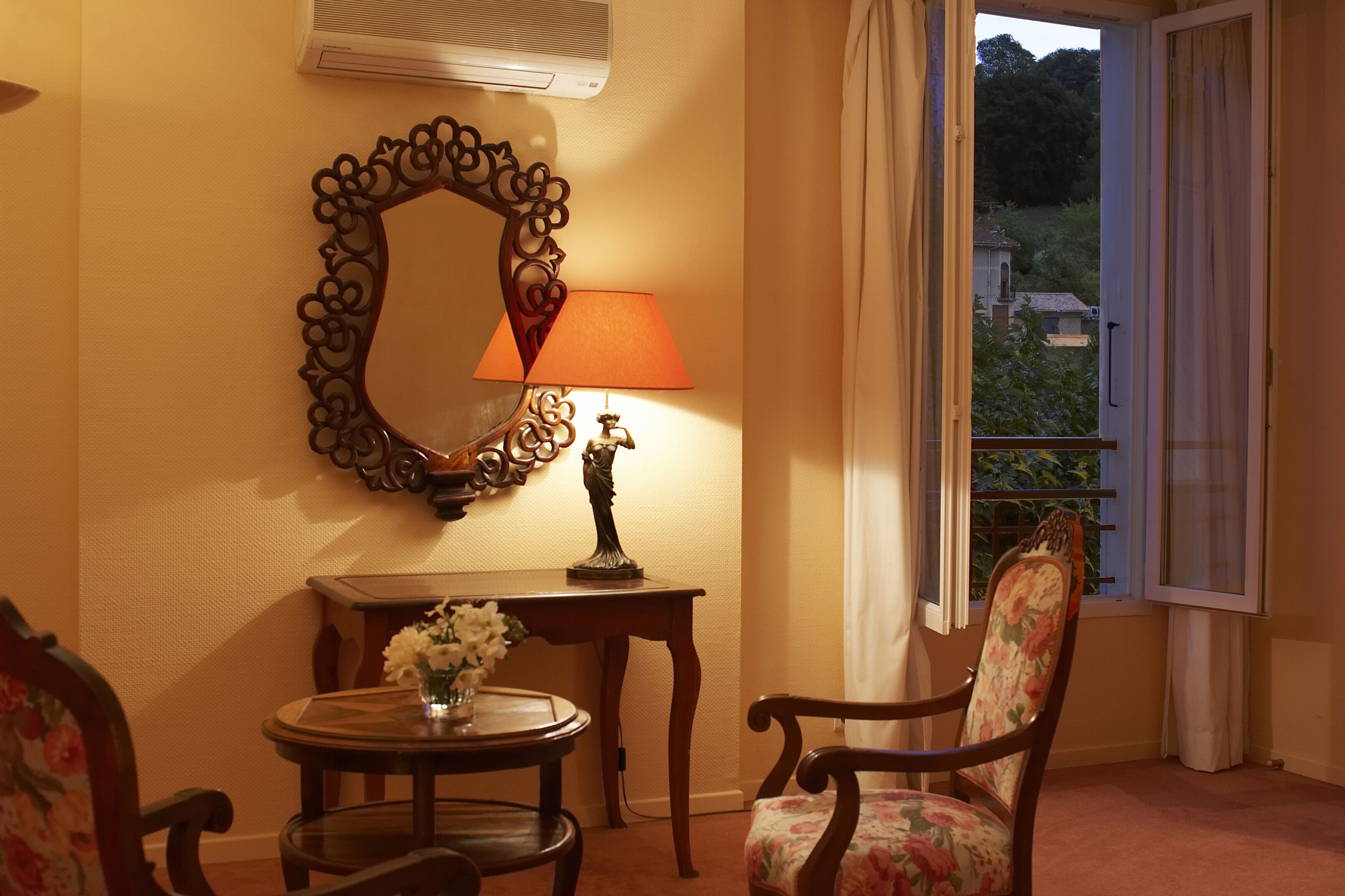 junior suite | in-room safe, individually decorated, individually furnished