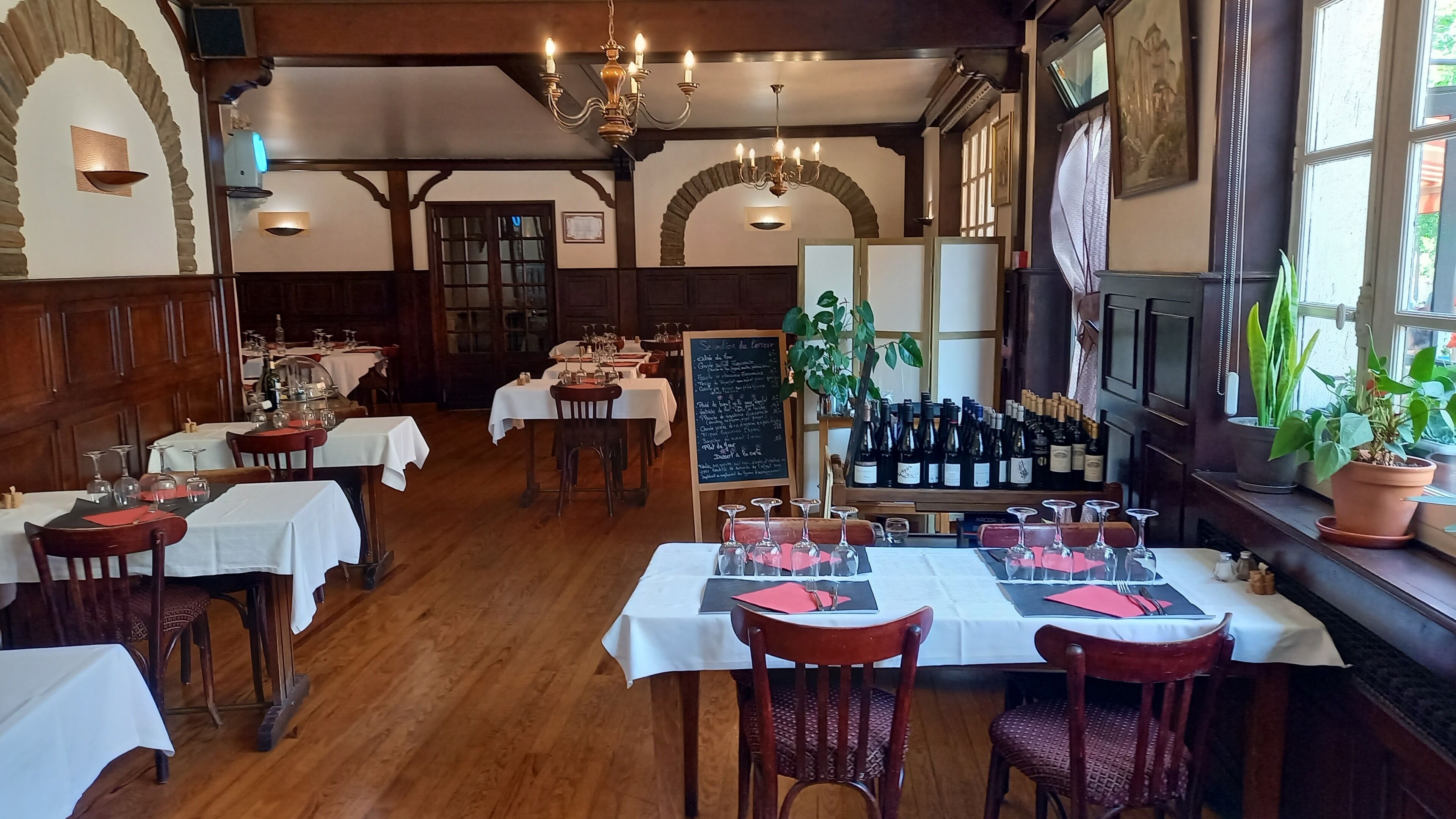 lunch and dinner served, french cuisine