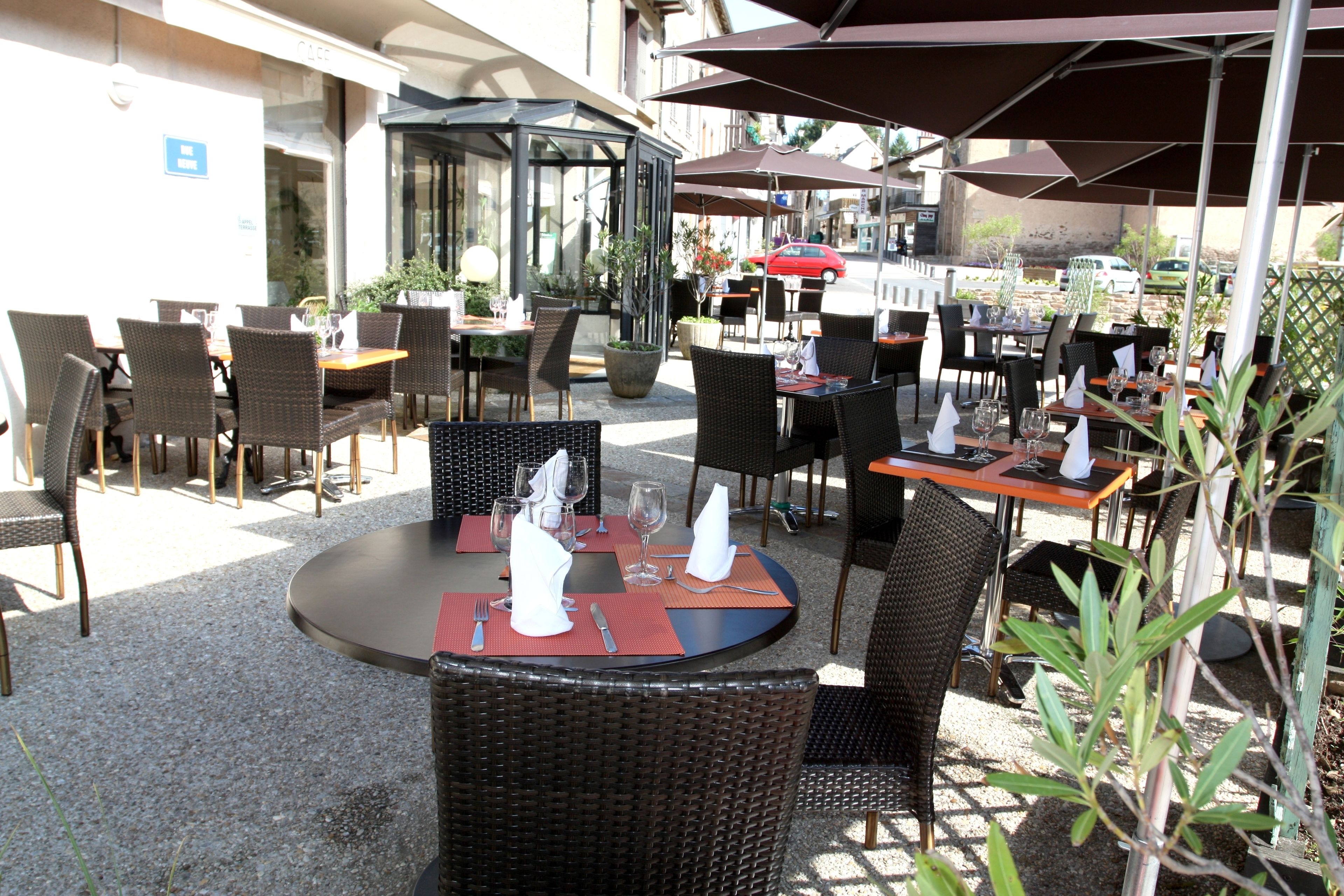 lunch and dinner served, french cuisine