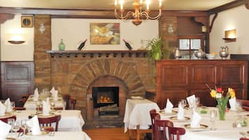 Lunch and dinner served, French cuisine