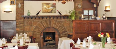 Se sirven comidas, cenas y cocina francesa