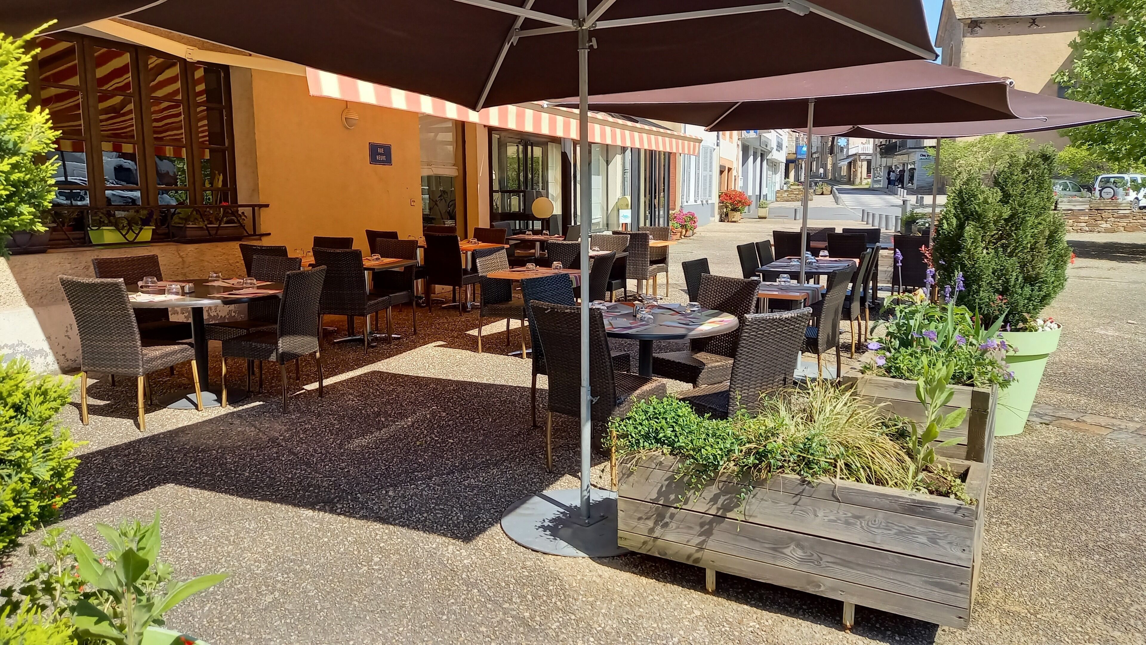 lunch and dinner served, french cuisine