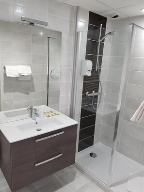 Chambre Double Confort | Salle de bain