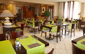 Se sirven cenas y cocina regional