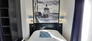 Quarto solteiro superior | 1 quarto, individualmente decorados, escrivaninha, cortinas blackout