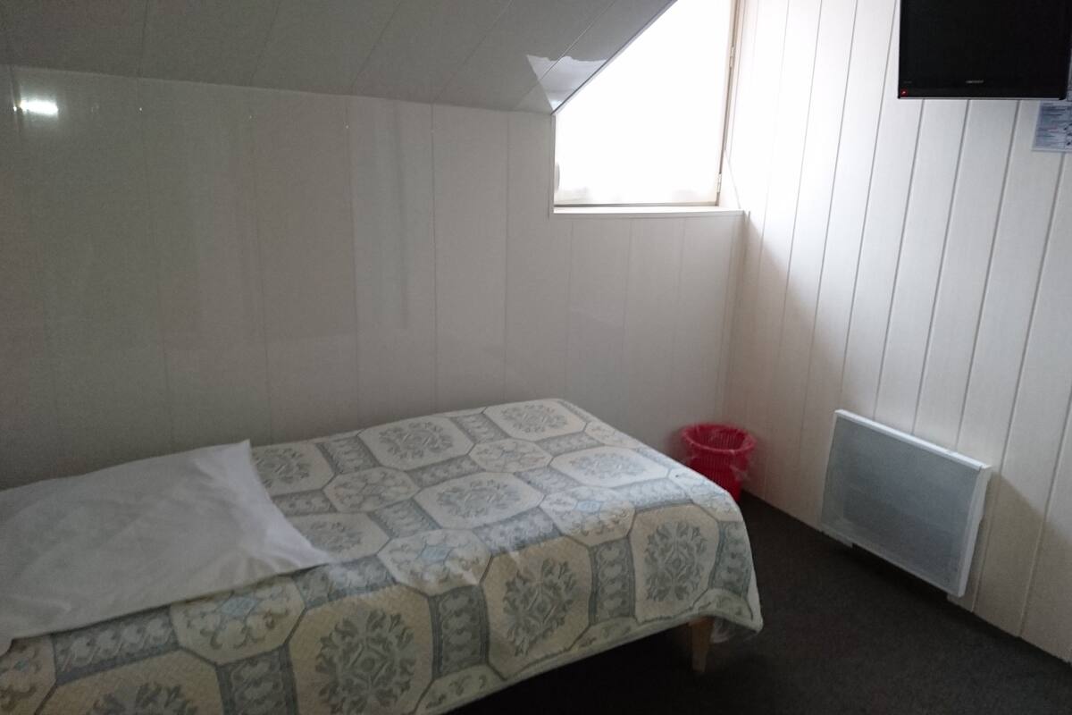 Free WiFi, individually decorated, bed sheets