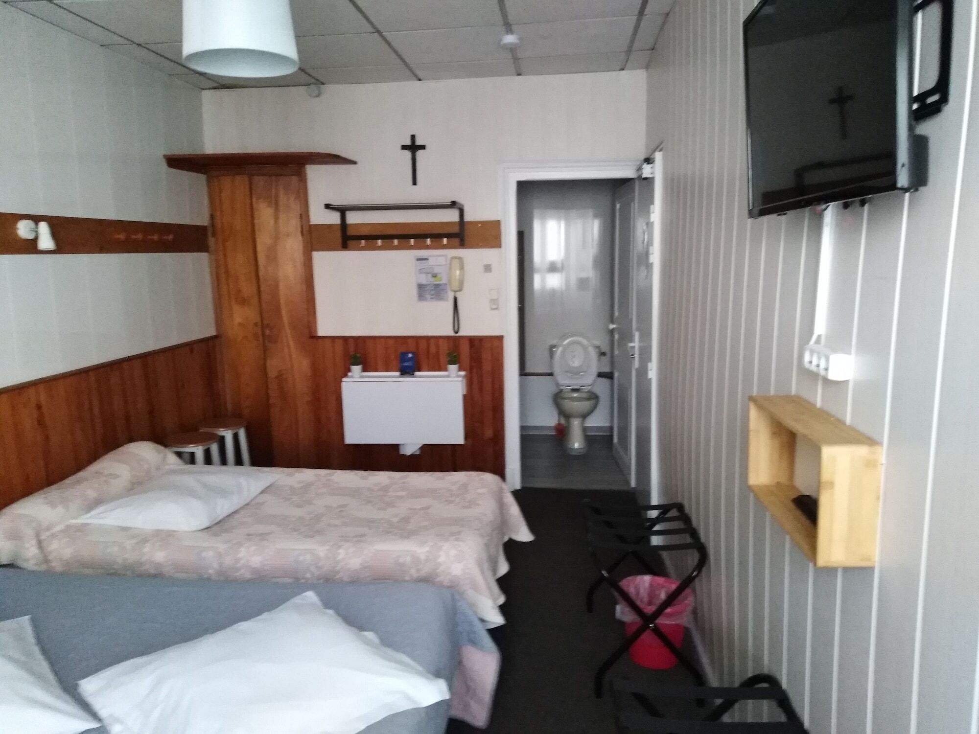 Individually decorated, free WiFi, bed sheets