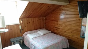 标准双人房 | 特色装修、免费 WiFi、床单
