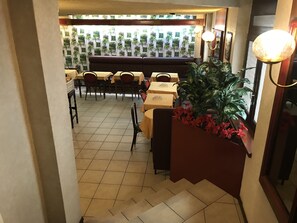 Daily continental breakfast (EUR 9.50 per person)