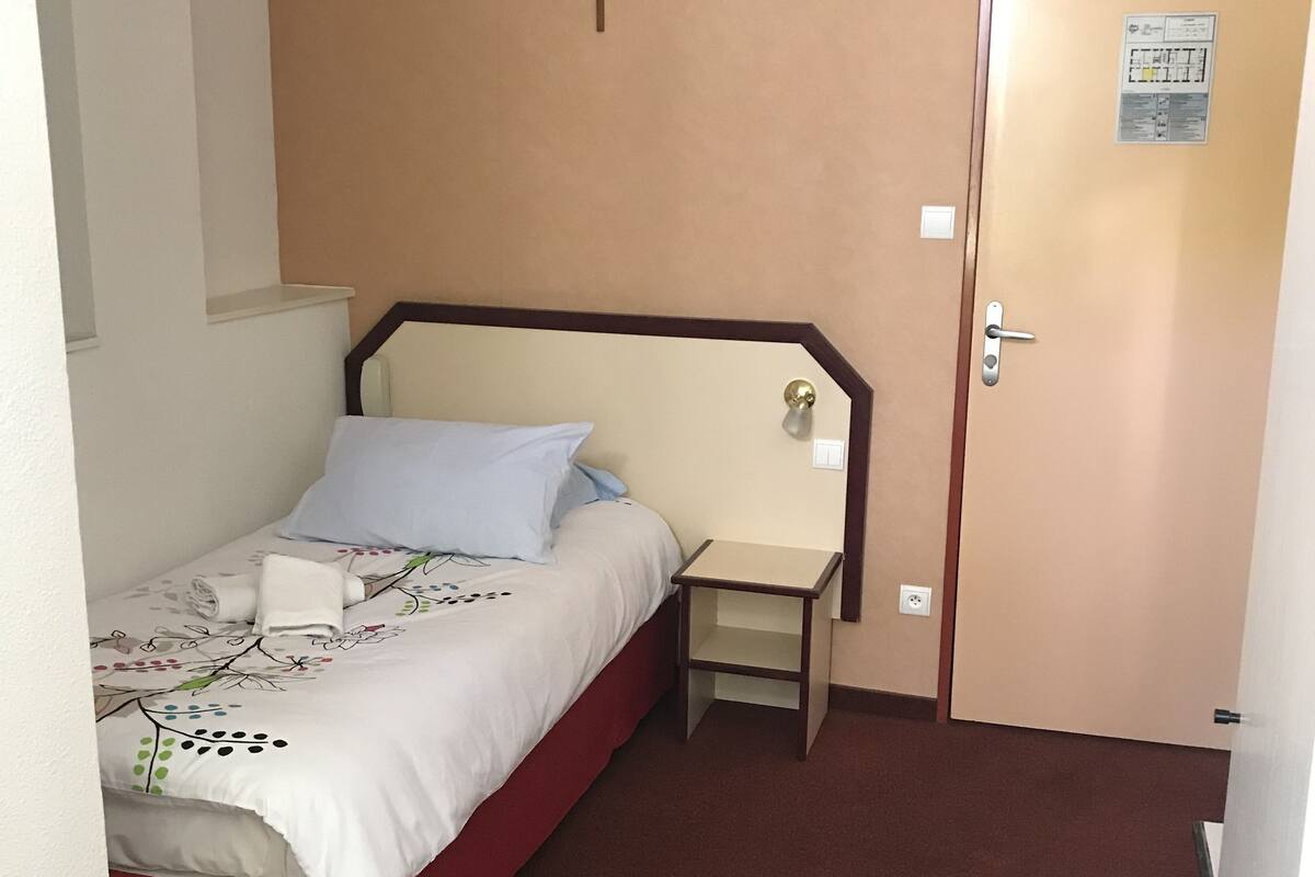 Single Room | Individually decorated, individually furnished, desk, blackout curtains