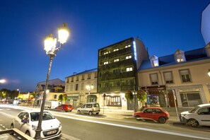 Front of property - Citotel De La Marne (Tarbes)