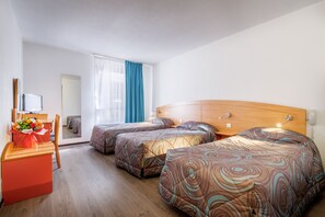 Coffres-forts dans les chambres, bureau, Wi-Fi gratuit, draps fournis