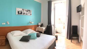 Traditional Room, Courtyard View | 1 bedroom, individually decorated, desk, blackout drapes