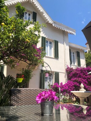 Front of property - Hotel Chalet de l'Isère (Cannes)