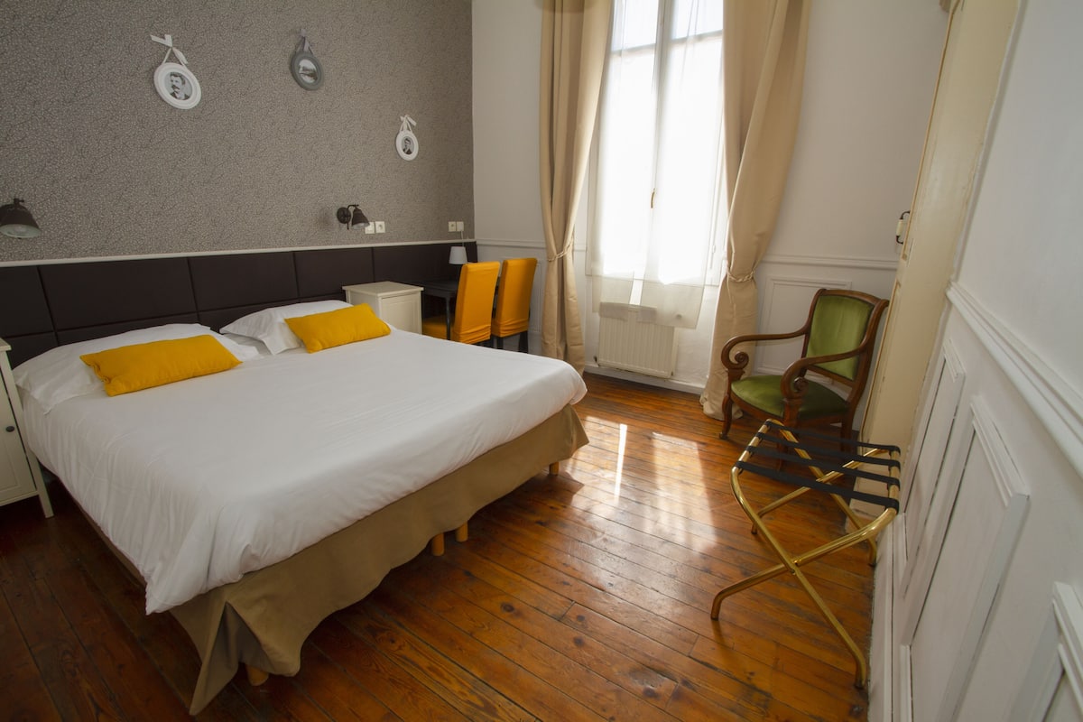 Deluxe kamer | 1 slaapkamer, individueel gedecoreerd, een bureau