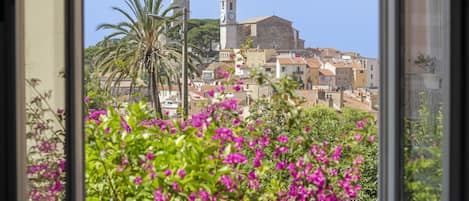 高级房, 海景 | 1 多间卧室、特色装修、办公桌、遮光窗帘