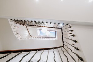 Handrails in hallways - Ideal Séjour Cannes, Hôtel de Charme (Cannes)