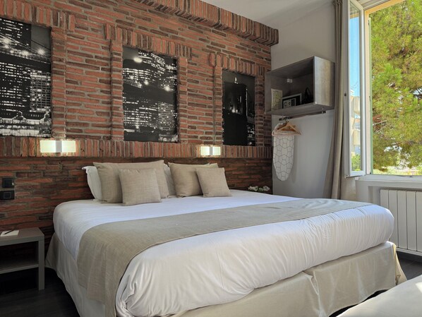 Chambre Triple Supérieur vue jardin | Premium bedding, Select Comfort beds, in-room safe - Ideal Séjour Cannes, Hôtel de Charme (Cannes)