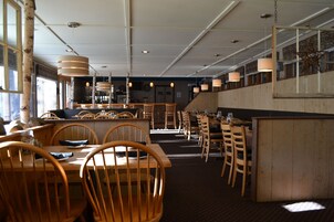 Breakfast and dinner served, American cuisine