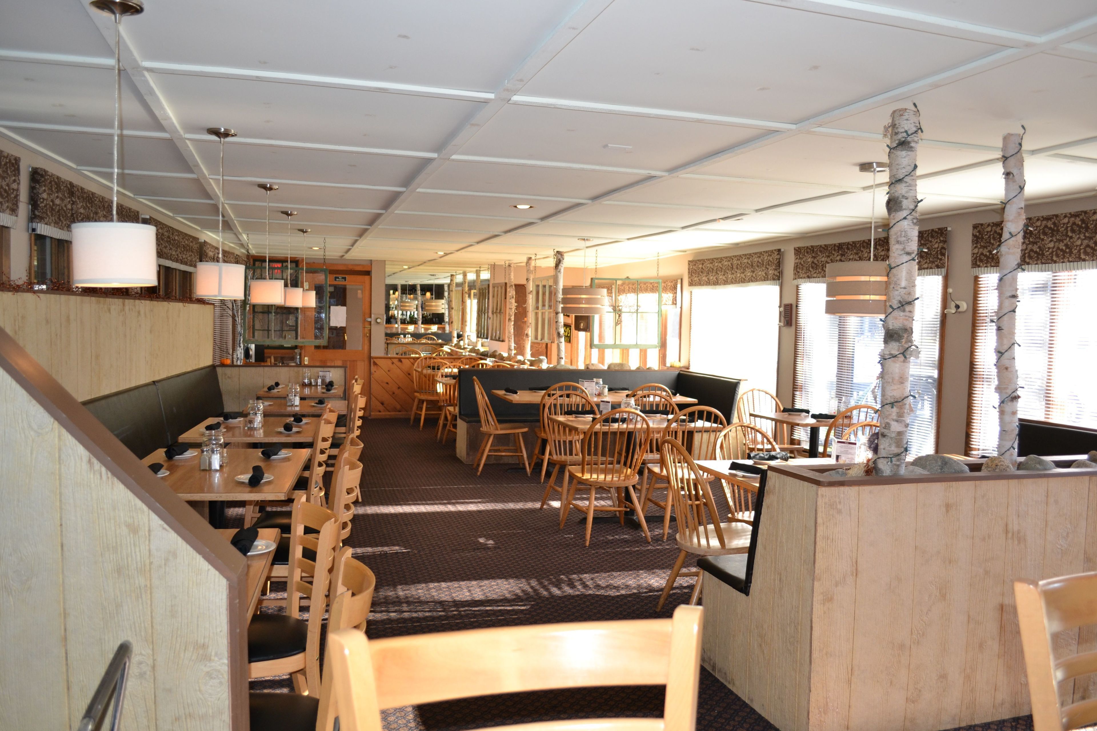 2 restaurants, breakfast, dinner served; american cuisine