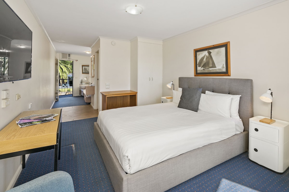 Bay View Room | Bed sheets