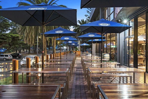 Bar (on property) - North Pier Hotel (Cowes)