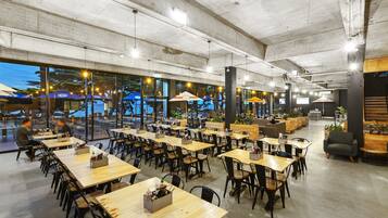 S'hi serveixen dinars i sopars