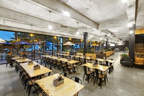 Lunch and dinner served