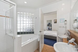 Bay View Spa Room | Bathroom | Hair dryer, towels, soap, shampoo - North Pier Hotel (Cowes)