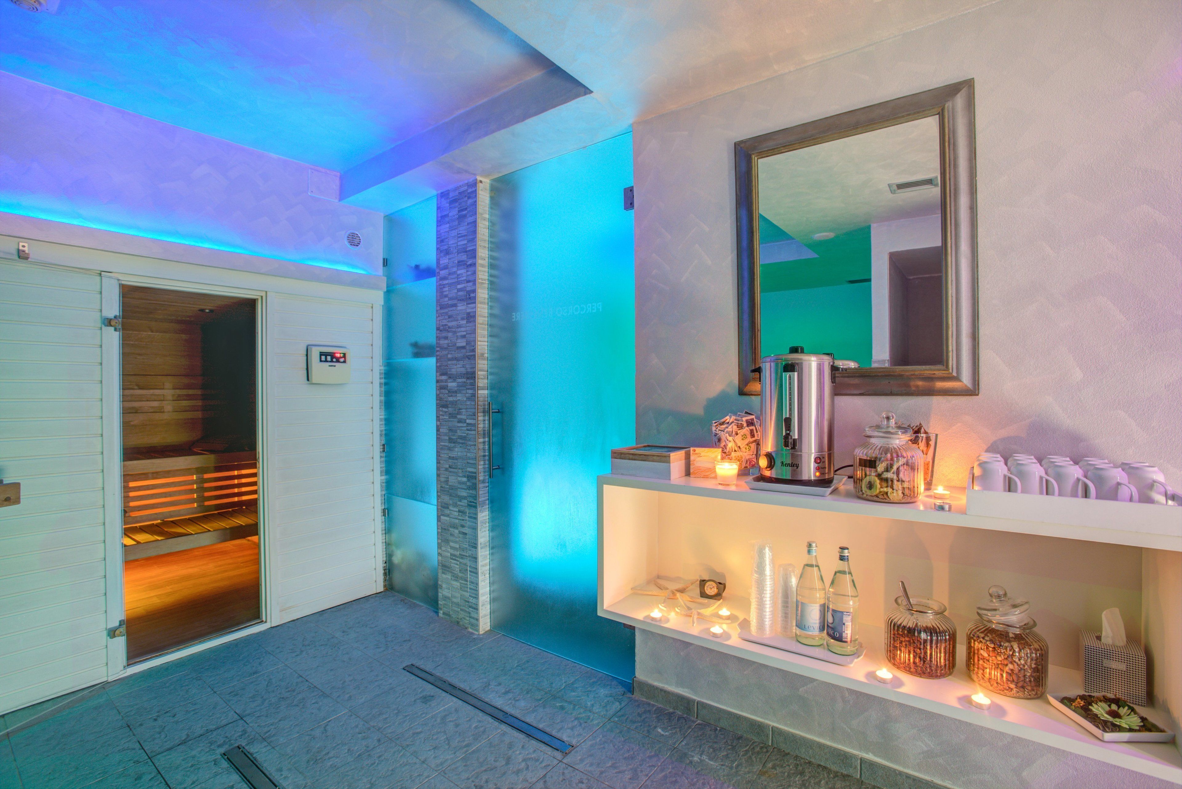 sauna, hot tub, steam room, turkish bath/hammam, aromatherapy