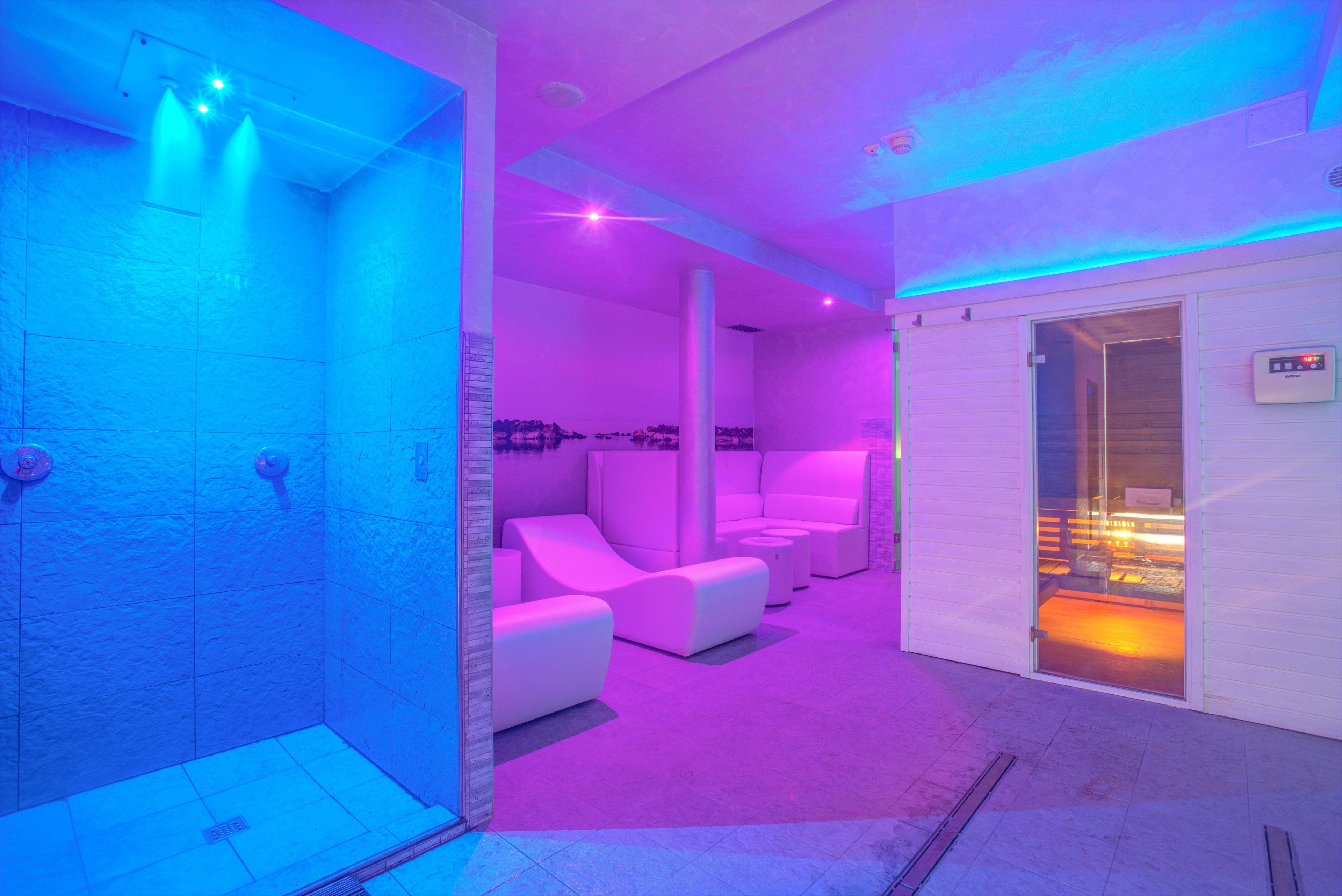 sauna, hot tub, steam room, turkish bath/hammam, aromatherapy