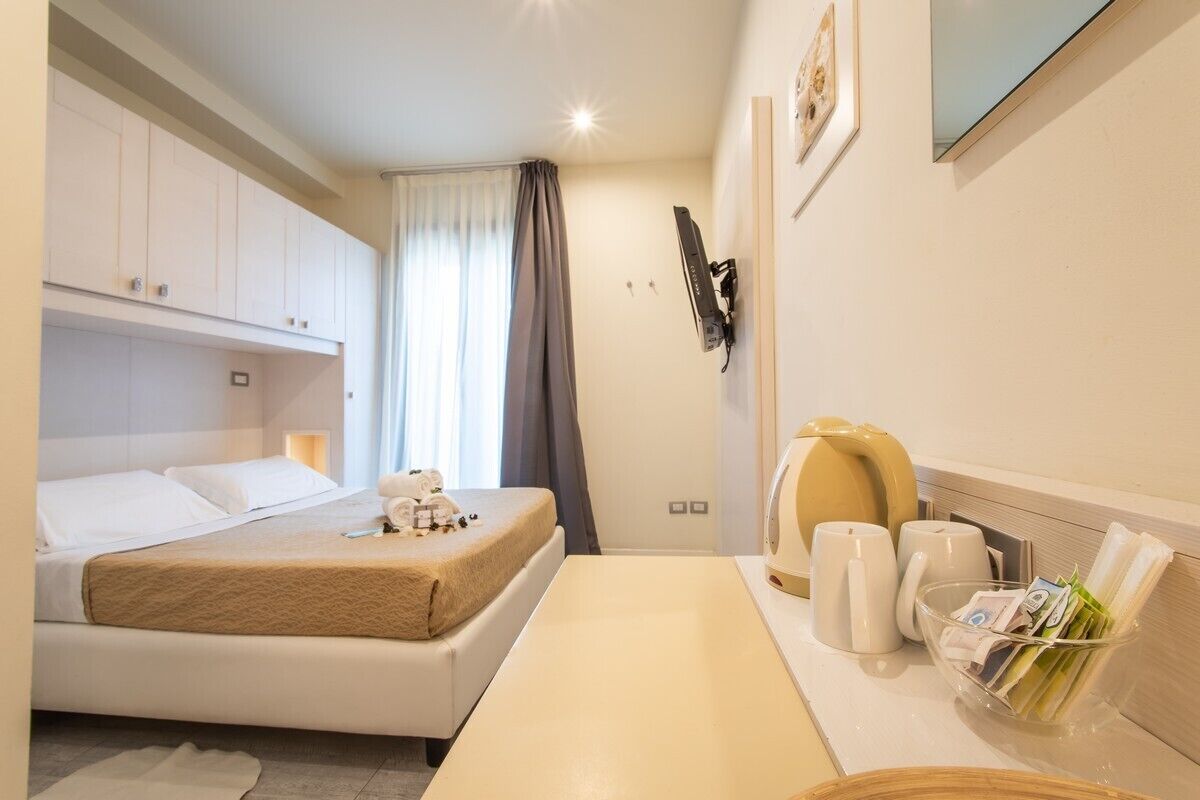 standard double room | minibar, in-room safe, desk, soundproofing